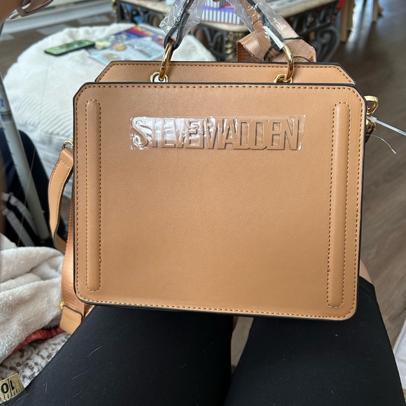 Steve Madden Handbags - Steve Madden Tan Crossbody Bag with pouch